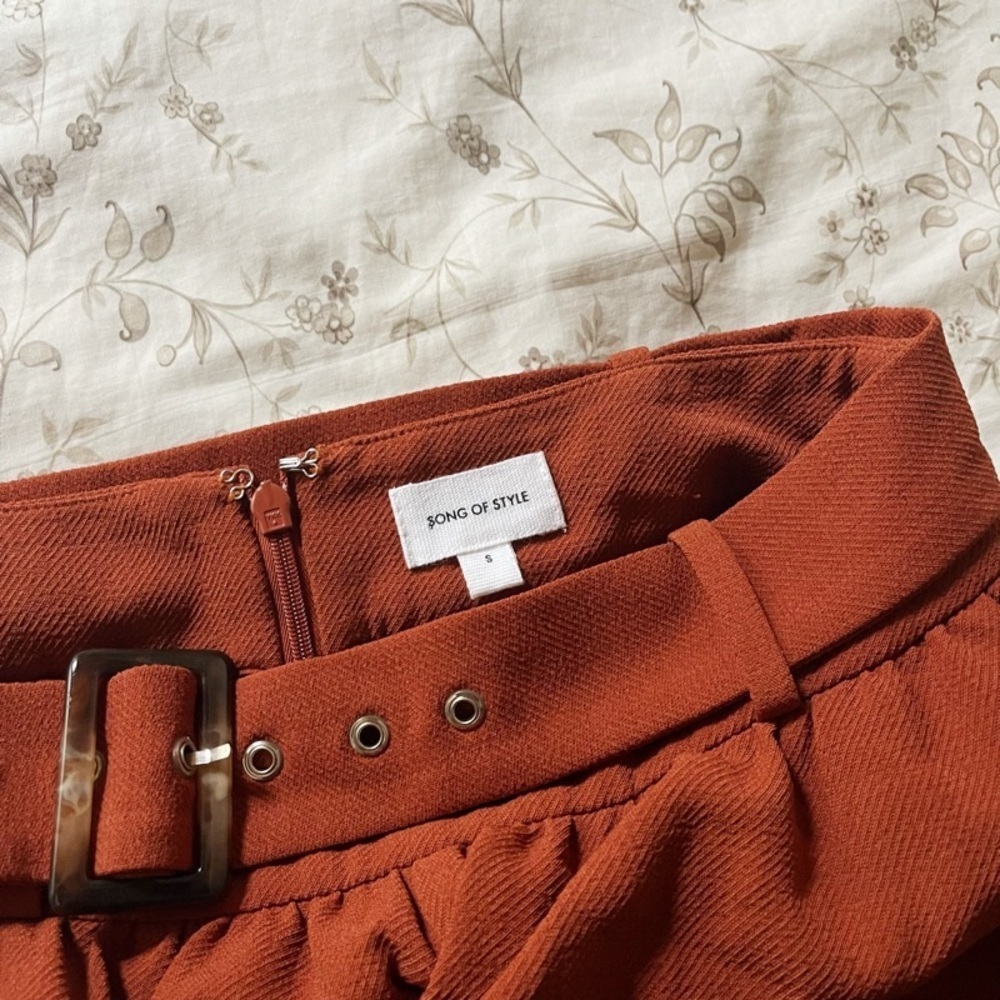 Song of Style High-Waisted Shorts Small Rust - Picture 4 of 6
